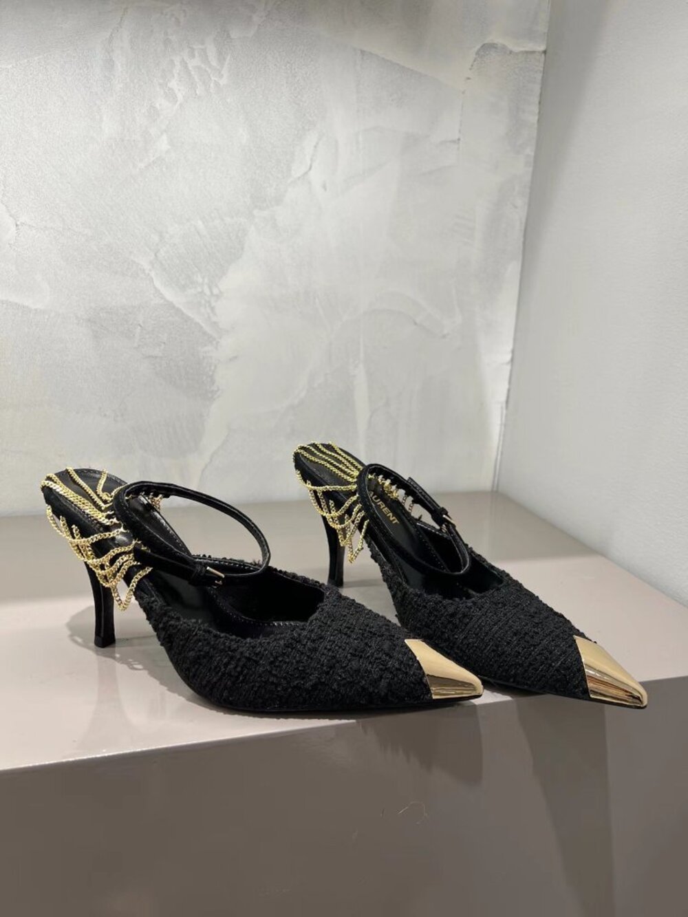 Classic Saint Laurent shoes: A Stylish and Versatile Choice for Elegance